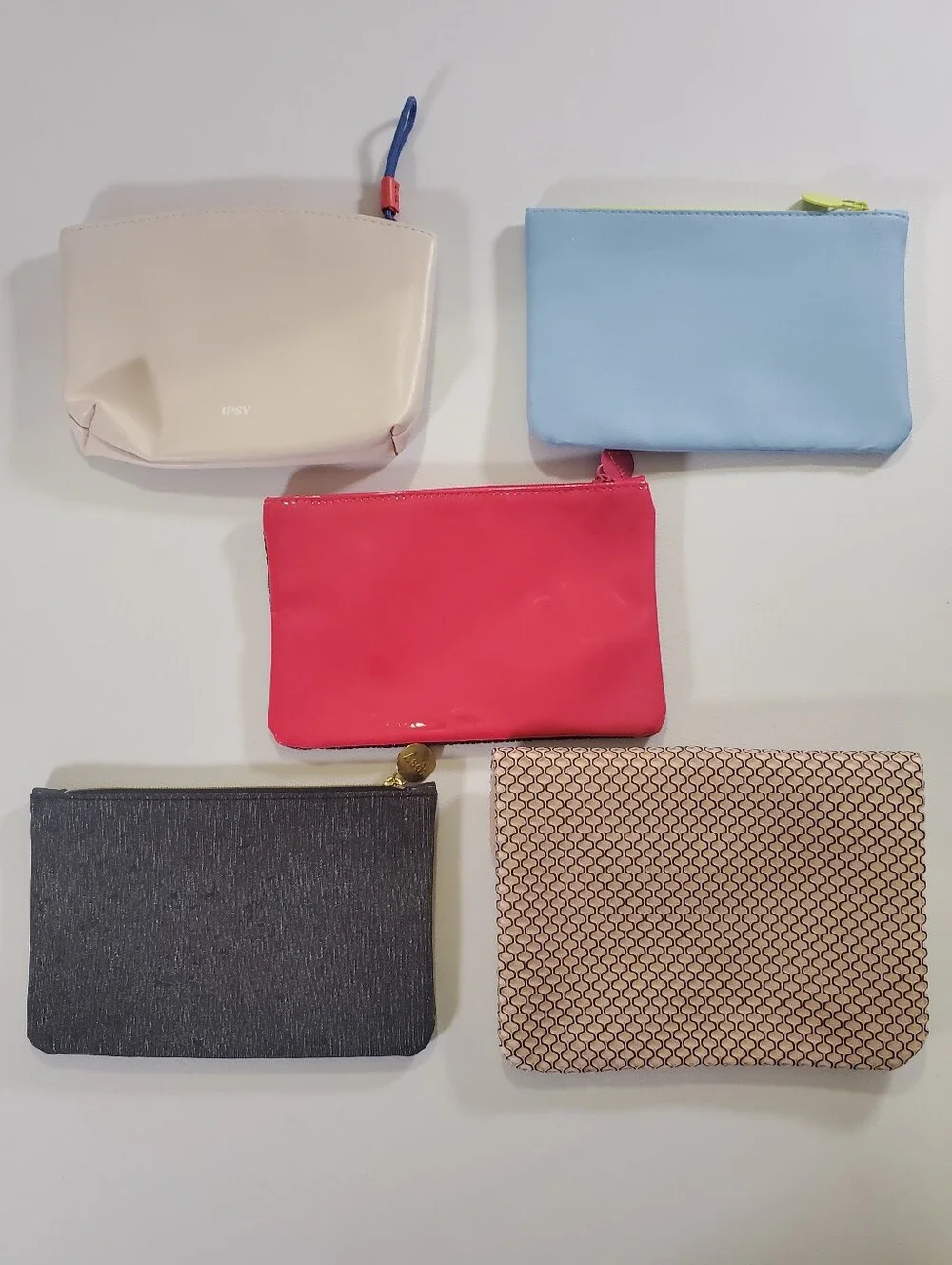 🟢 IPSY Bags Set of 5 Assorted Cosmetic Bags Stronger Together Pixel Glamazon